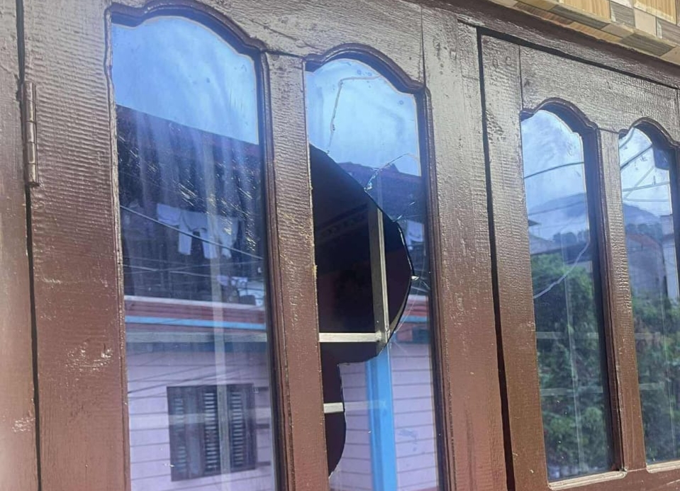 प्रेस चौतारी नेपालका अध्यक्ष पाण्डेको बेशीशहरस्थित घरमा ढुंगा हान्ने तीन जना युवा पक्राउ प्रेस चौतारी नेपालका अध्यक्ष पाण्डेको बेशीशहरस्थित घरमा ढुंगा हान्ने तीन जना युवा पक्राउ