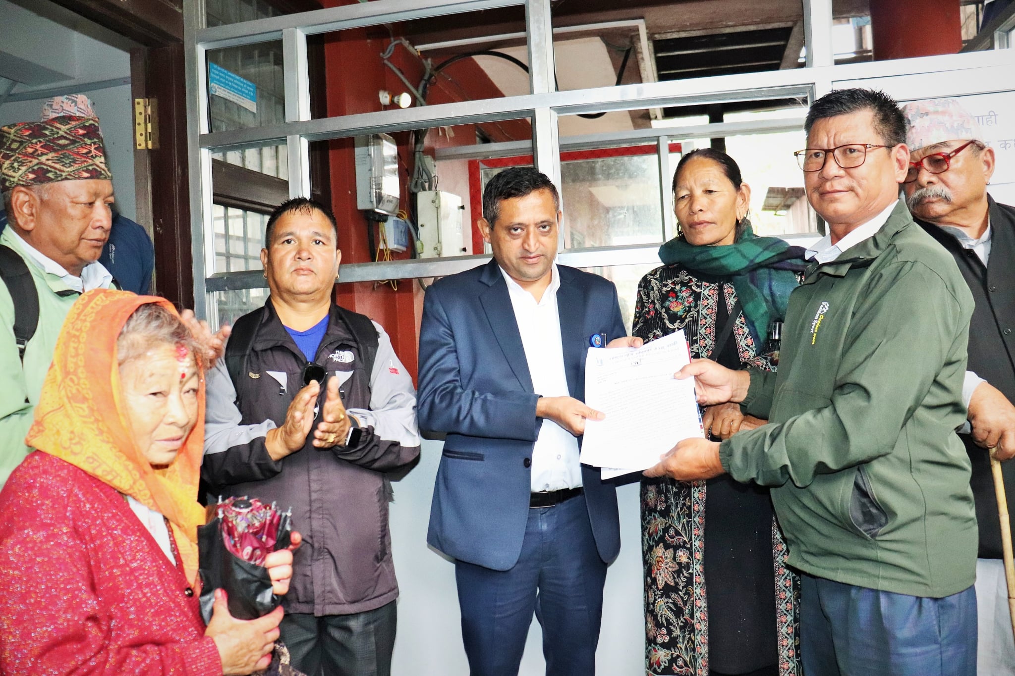 भूमिहीनको समस्या समाधानका लागि मागपत्र पेस भूमिहीनको समस्या समाधानका लागि मागपत्र पेस