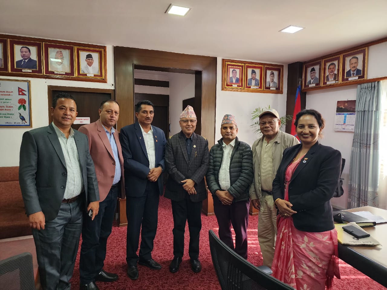 अर्थमन्त्री र भूमि व्यवस्थामन्त्रीसँग पोउवा संघको प्रतिनिधिमण्डलको भेटघाट अर्थमन्त्री र भूमि व्यवस्थामन्त्रीसँग पोउवा संघको प्रतिनिधिमण्डलको भेटघाट