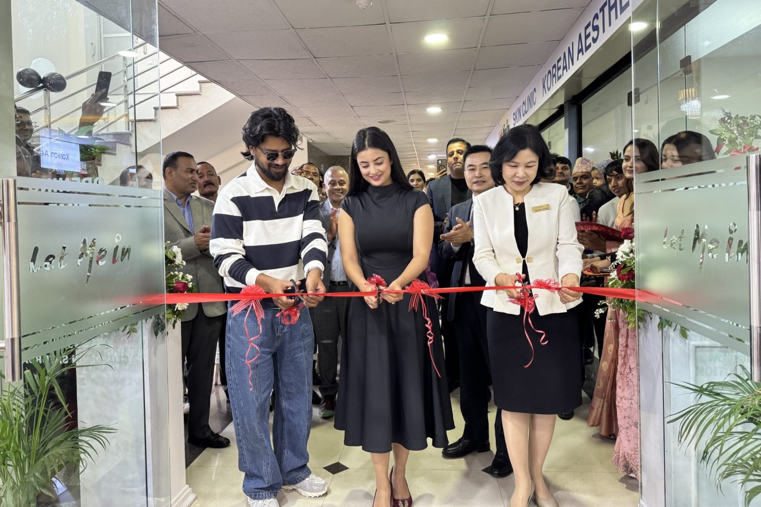 कोरियन एस्थेटिक ‘लेट मि इन’ को शाखा पोखरामा नीति शाह र सिसन बानियाँले गरे उद्घाटन,१० दिनसम्म ३५ प्रतिशत छुट
