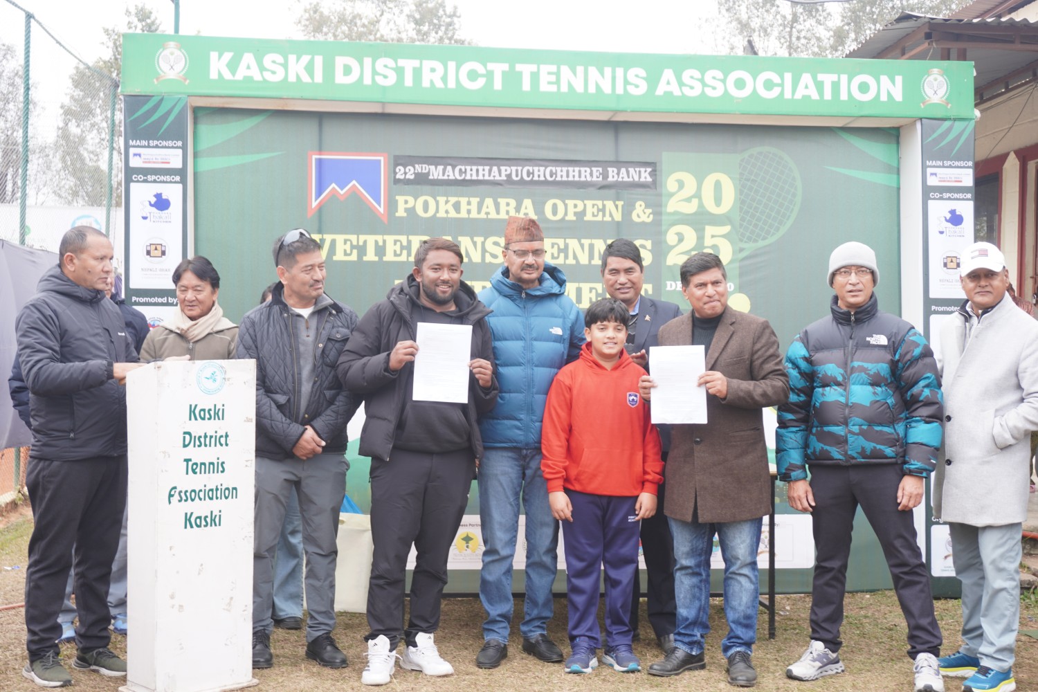 माछापुच्छ्रे टेनिस:मेन्स सिंगल उपाधी करनलाई, ३५ वर्षमाथि जितेन्द्र च्याम्पियन माछापुच्छ्रे टेनिस:मेन्स सिंगल उपाधी करनलाई, ३५ वर्षमाथि जितेन्द्र च्याम्पियन