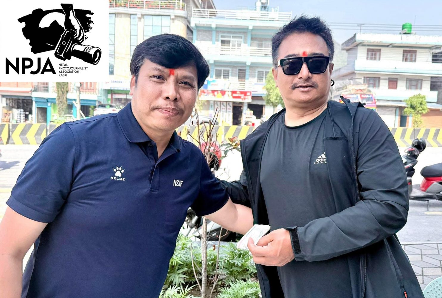 फोटो पत्रकार अक्षयकोषमा पत्रकार मोहन घलेको सहयोग फोटो पत्रकार अक्षयकोषमा पत्रकार मोहन घलेको सहयोग