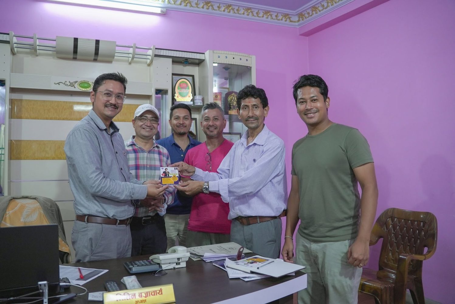 व्यवसायीको सुझाव सुन्दै घरदैलोमा उत्तममान बुद्धाचार्य
